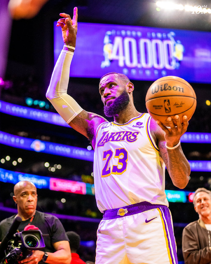 乐鱼体育登入穆古鲁扎连续十场比赛得分超过突破纪录，湖人挑战极限！(穆祥雄潜泳50米几秒)